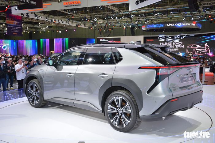 Chi tiết Toyota bZ4X tại VMS 2022: SUV điện trung cấp có khả năng phổ biến tại Việt Nam - Ảnh 3.