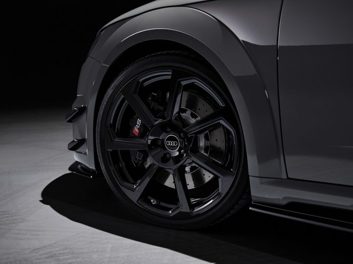 Audi TT RS Iconic Edition phiên bản giới hạn 100 chiếc - Hình 4.