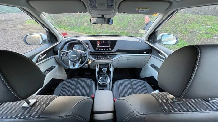 Kia Carens 2023 tiết lộ thông số trước giờ G: 10 phiên bản, có động cơ dầu, đấu Xpander - Ảnh 3.