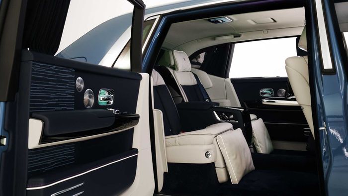Rolls-Royce trưng bày 6 chiếc xe độc đáo cho các đại gia ở Trung Đông: Mỗi chiếc xe mang một phong cách riêng - Ảnh 20.