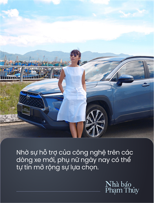 Nhà báo Phạm Thuỷ: 'Một số phụ nữ tự mua xe nhưng lại nhờ chồng, con tư vấn và lựa chọn' - Hình 2.
