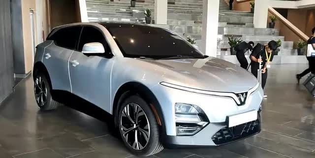 VinFast VF 6 lần đầu lộ không che tại Hải Phòng: Bằng cỡ Creta và Seltos, sẽ ra mắt vào năm sau - Ảnh 1.