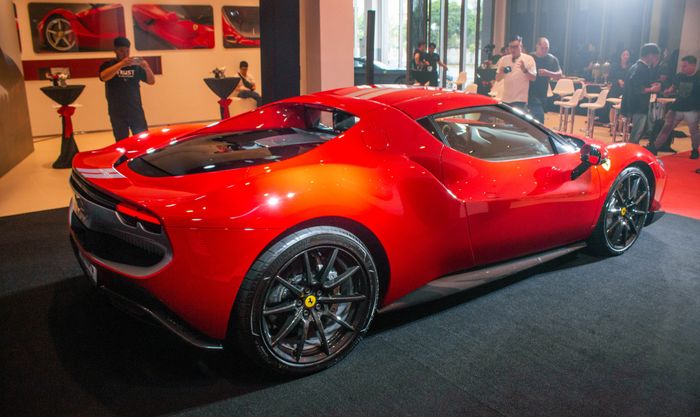 Giới thiệu Ferrari 296 GTB tại thị trường Việt Nam: Giá khởi điểm , cạnh tranh với McLaren Artura mới mở bán - Hình 10.