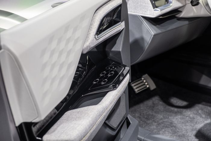 Ảnh 360 độ Mitsubishi XFC Concept: Khám phá từ gầm lên cửa sổ trời giọt nước - Ảnh 14.