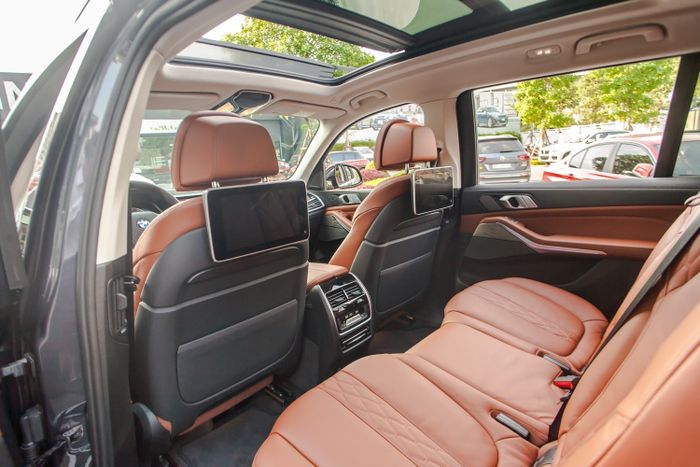 BMW X7 gây ấn tượng ở hạng mục hàng ghế sau xe sang 2022 - Ảnh 4.