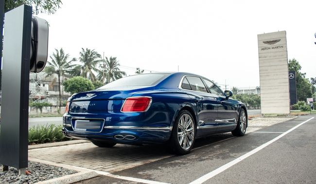 Một cái nhìn chi tiết về chiếc Bentley Flying Spur Hybrid vừa ra mắt tại Việt Nam, với hai chiếc đầu tiên đã tìm được chủ nhân. (Ảnh 3)