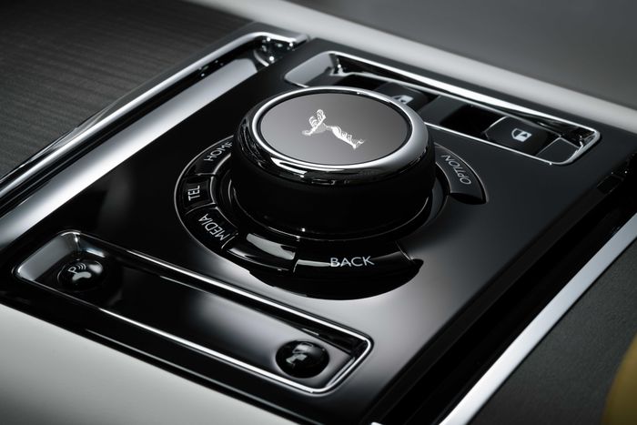 Rolls-Royce Spectre chính thức ra mắt: Siêu xe điện sang trọng nhất thế giới, có thể đi được 520km sau mỗi lần sạc - Ảnh 20.