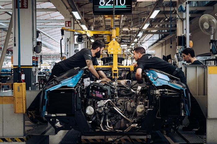 Siêu xe Lamborghini Aventador chính thức dừng sản xuất - Ảnh 4.
