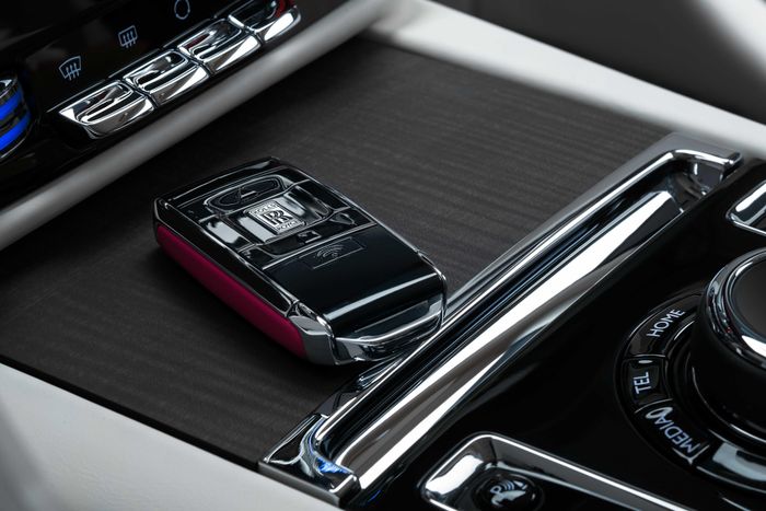 Rolls-Royce Spectre chính thức ra mắt: Siêu xe điện sang trọng nhất thế giới, có thể đi được 520km sau mỗi lần sạc - Ảnh 21.