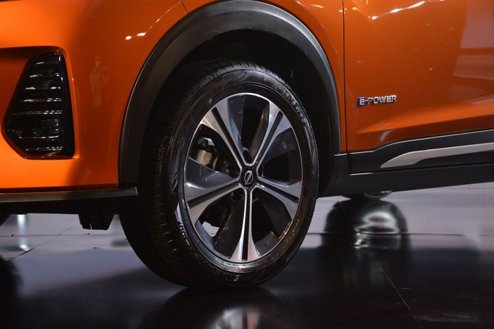 Ra mắt Nissan Kicks tại Việt Nam, giá từ 789 triệu đồng, tiết kiệm nhiên liệu khi di chuyển trong thành phố, tạo áp lực cho Corolla Cross và HR-V.