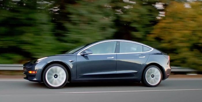 Tesla đang xem xét cải tiến thiết kế cho mẫu xe phổ biến Model 3, liệu Vinfast cần phải cảnh giác? - Hình 1.