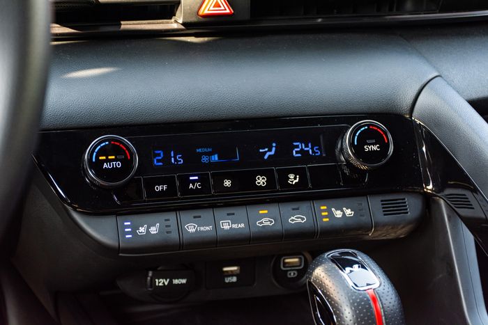 Đánh giá Hyundai Elantra N Line: Xe thể thao có giá 799 triệu, mạnh mẽ và đầy cảm xúc hơn Civic RS, nhưng thiếu công nghệ - Hình 15.