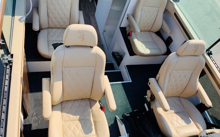 Xe nhà kéo mui trần đầu tiên trên thế giới: Nội thất sang trọng như khách sạn ngoài trời - Ảnh 6.