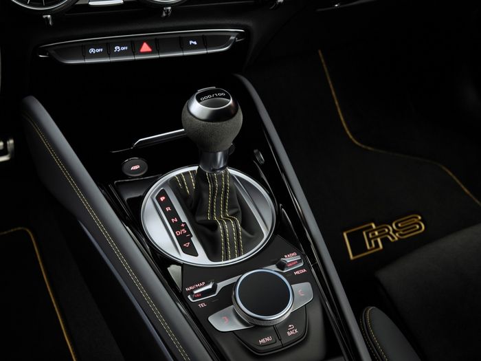 Audi TT RS Iconic Edition phiên bản giới hạn 100 chiếc - Hình 11.