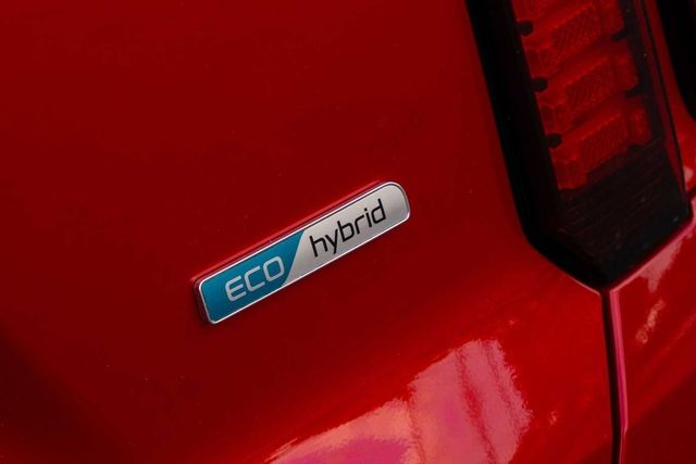 Đại lý tiếp nhận đặt hàng Kia Sorento hybrid - Xe 7 chỗ tiết kiệm nhiên liệu chỉ hơn 6 lít xăng trên 100 km, cạnh tranh với Santa Fe - Ảnh 2.