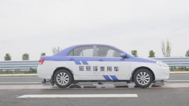 Trung Quốc đang thử nghiệm 'ô tô bay' chạy bằng nam châm đạt tốc độ 230 km/h - Ảnh 1.