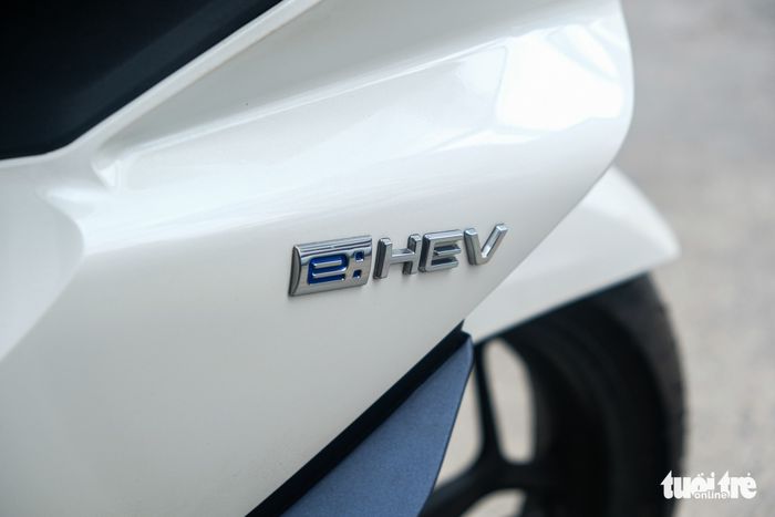 Honda PCX phiên bản 'tiết kiệm xăng' đã có mặt tại Việt Nam: Giá chỉ 99 triệu đồng, một sự lựa chọn hiếm hoi cho những người đã quen với dòng xe SH - Hình 2.