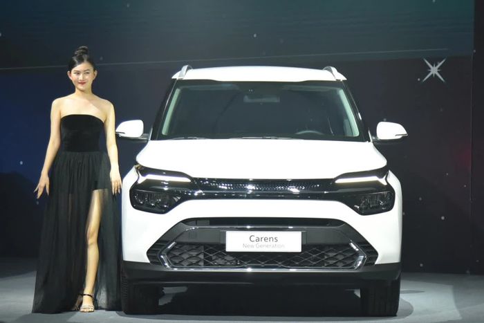 Kia Carens 2023 chính thức ra mắt tại Việt Nam: Giá từ 619 triệu, có 7 phiên bản, thách thức vị thế của Xpander - Ảnh 2.