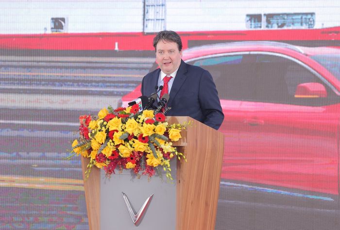 Đại sứ Mỹ tại Việt Nam nói về sự kiện lịch sử VinFast xuất khẩu ô tô điện ra thế giới - Ảnh 1.