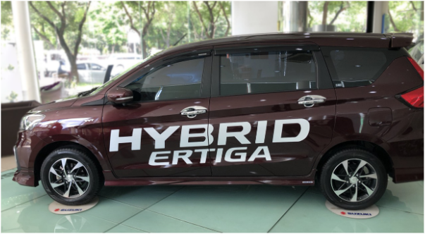 Tóm gọn Suzuki Hybrid Ertiga trên đường phố Việt Nam - Ảnh 2.
