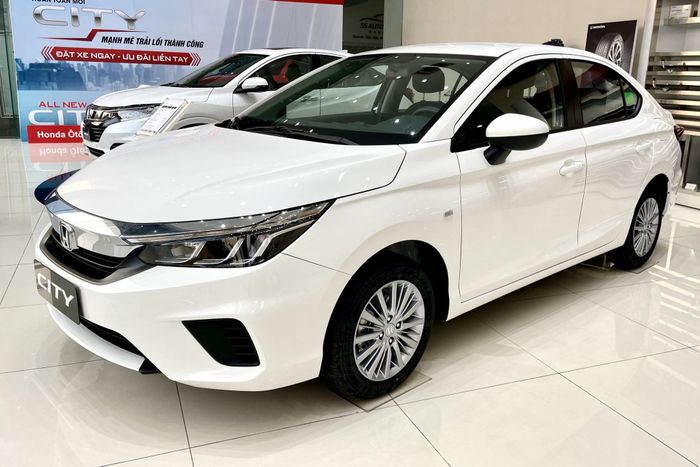 Toyota và Mitsubishi đều gặp khó khăn với doanh số bán hàng trong tháng 10 tại Việt Nam mặc dù có xe lọt vào danh sách 'top' bán chạy - Ảnh 3.