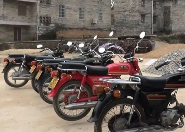 Với số vốn 3000 NDT, chàng trai vượt 1.800 km mua xe máy về bán lại kiếm lời: Lãi 1.000 NDT/chiếc, hơn 30 năm sau trở thành ông chủ đế chế vận tải hơn 18 tỷ NDT - Hình 3.