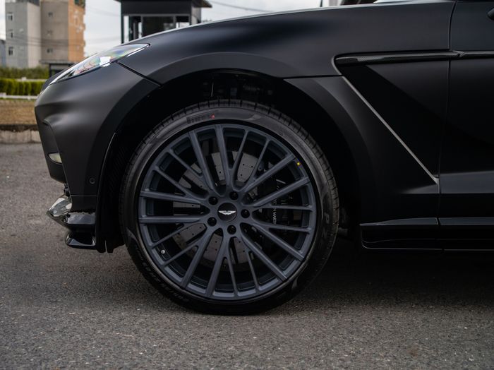 Chiếc Aston Martin DBX707 với giá hơn 21,8 tỷ đồng của ông Đặng Lê Nguyên Vũ đã về Việt Nam - Ảnh 5.