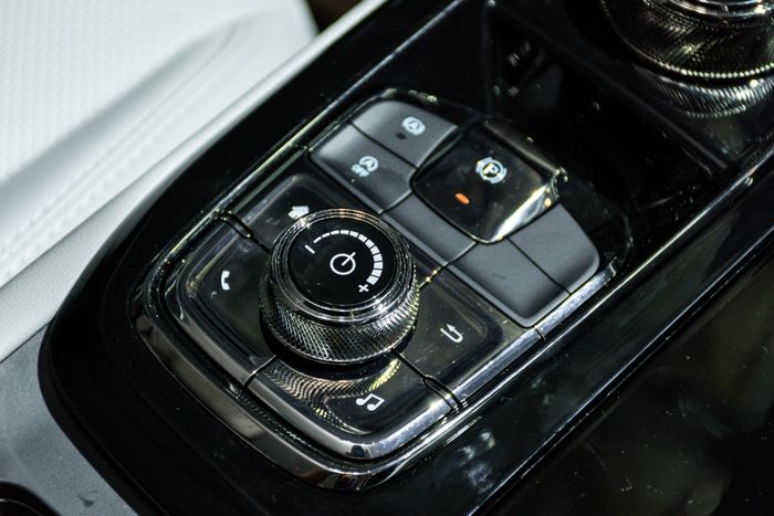 Rẻ hơn 113 triệu, Ford Territory tiêu chuẩn vẫn giữ được vẻ đẹp cao cấp, chỉ khác biệt với nhiều tính năng thủ công mới - Ảnh 11.
