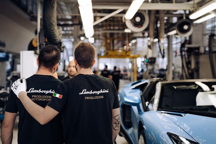 Siêu xe Lamborghini Aventador chính thức dừng sản xuất - Ảnh 7.