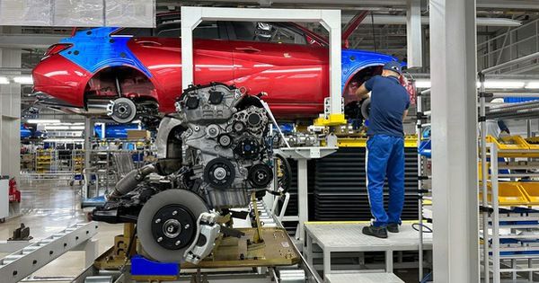 Kia Sorento hybrid đang đổ về các đại lý: Giá khởi điểm từ 1,4 tỷ đồng, phiên bản cắm sạc đắt hơn nửa tỷ so với xe xăng - Ảnh 4.