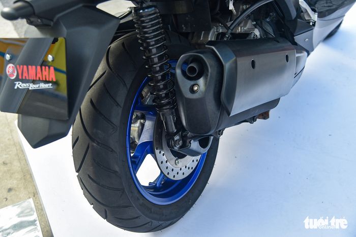 Yamaha X Max 300 hiện có sẵn để đặt hàng tại Việt Nam, với giá bán từ 129 triệu đồng - Ảnh 9.