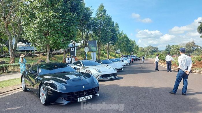 Chiếc Ferrari F12 Berlinetta độ độc nhất tại Việt Nam ảnh 1