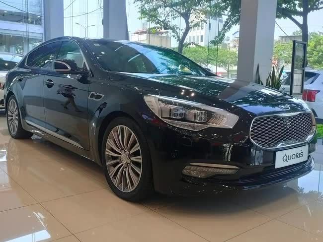 Trải qua 6 năm, Kia Quoris vẫn có giá trị hơn 1,9 tỷ đồng tại Việt Nam: Tương đương với Mercedes S-Class, nhưng lại có giá như C-Class - Hình ảnh 1.