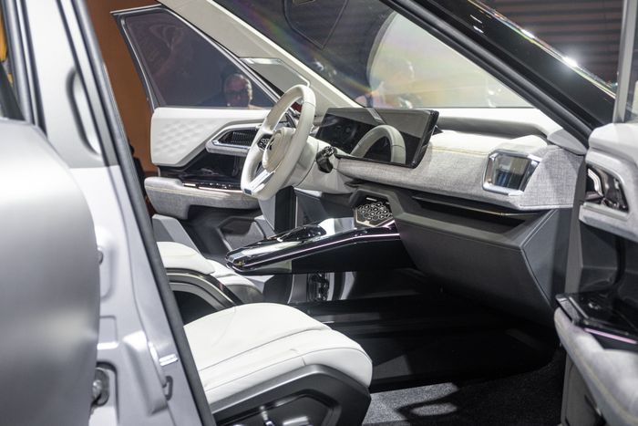 Ảnh 360 độ Mitsubishi XFC Concept: Khám phá từ gầm lên cửa sổ trời giọt nước - Ảnh 13.