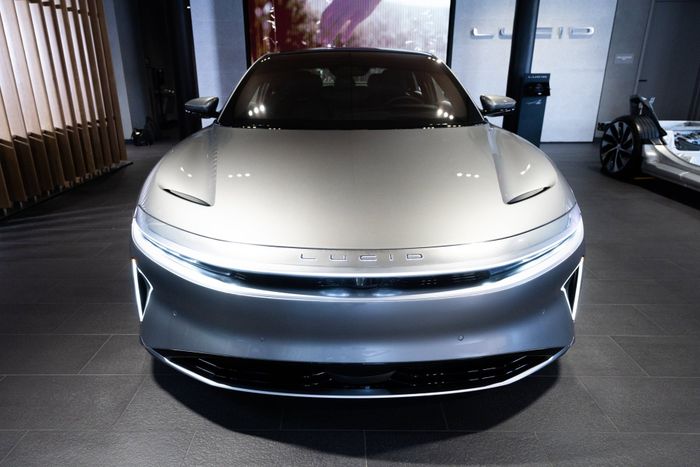 Lucid - Công ty khởi nghiệp xe điện hiếm có đã vượt qua mục tiêu trong năm 2022: Theo Tesla từ chối đại lý, xem mỗi lần hủy đơn là một thất bại - Ảnh 1.