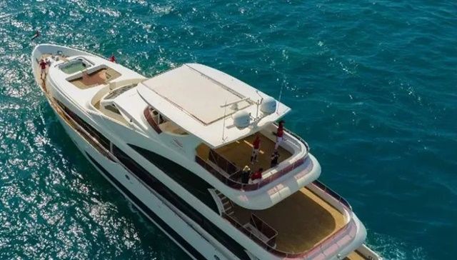 Phong cách xem World Cup kiểu Dubai: Thuê du thuyền 20.000 USD/đêm để tận hưởng trận đấu - Ảnh 1.