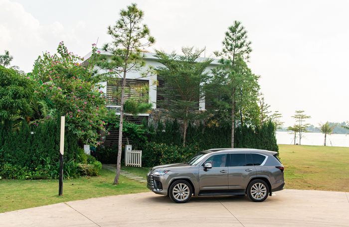 Trải nghiệm thống trị trong 3 ngày với Lexus LX 600 VIP: Đổi lấy quyền uy trị giá 9 tỷ đồng - Ảnh 5.