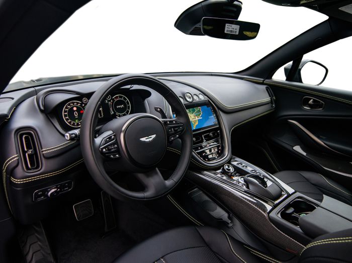 Chiếc Aston Martin DBX707 với giá trị hơn 21,8 tỷ đồng của ông Đặng Lê Nguyên Vũ đã đặt chân đến Việt Nam - Ảnh 9.
