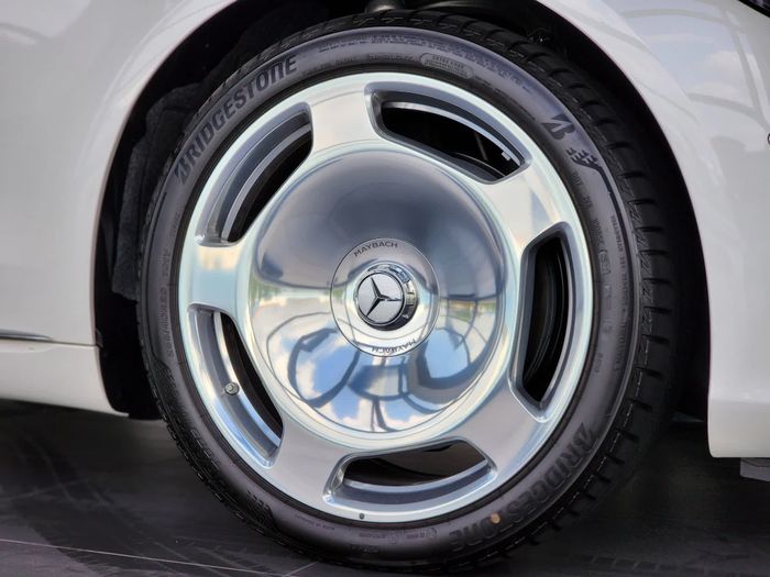 Mercedes-Maybach S 450 mới về đại lý chính hãng: Giá 8,2 tỷ đồng, phiên bản 'tiết kiệm' hơn dành cho khách Việt - Ảnh 5.