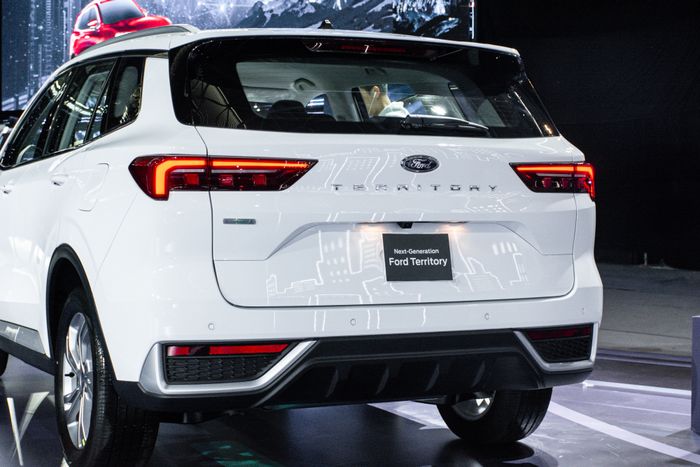 Rẻ hơn 113 triệu, Ford Territory tiêu chuẩn vẫn giữ được vẻ đẹp cao cấp, chỉ khác biệt với nhiều tính năng thủ công mới - Ảnh 17.