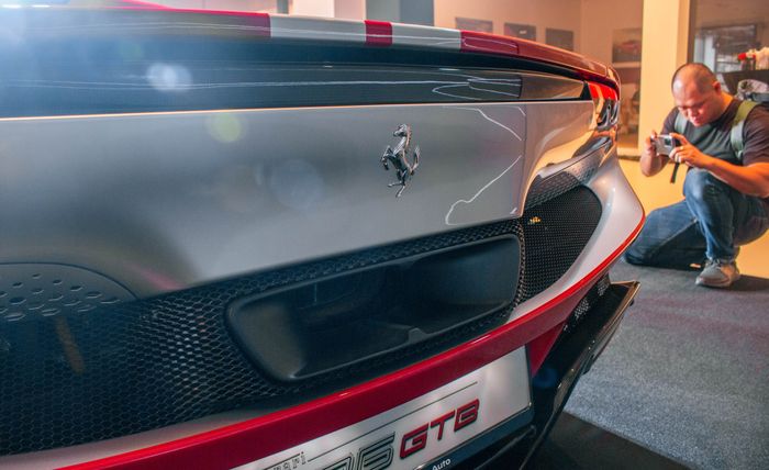Ra mắt Ferrari 296 GTB tại thị trường Việt Nam: Giá xuất phát , đấu với McLaren Artura mới mở bán - Ảnh 3.