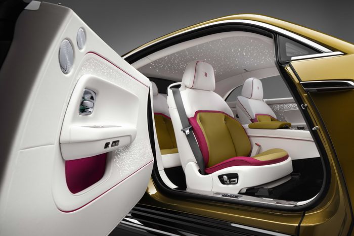 Rolls-Royce Spectre chính thức ra mắt: Siêu xe điện sang trọng nhất thế giới, có thể đi được 520km sau mỗi lần sạc - Ảnh 12.