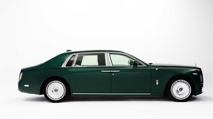 Rolls-Royce trình diễn 6 mẫu xe độc đáo cho các đại gia ở Trung Đông.