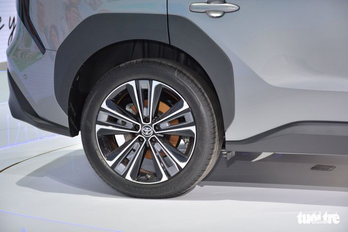Góc nhìn cận cảnh Toyota bZ4X tại VMS 2022: SUV điện tầm trung được đánh giá cao - Ảnh 7.
