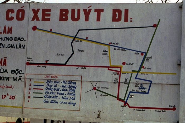 Bộ sưu tập Ảnh: Hà Nội xưa và các dòng xe buýt KAROSA những năm 1990 - Ảnh 2.