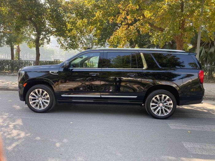 Khám phá chi tiết về GMC Yukon XL Denali 2023 giá hơn 10 tỷ đồng tại Việt Nam, đấu trường với Lexus LX 600 VIP - Hình 3.