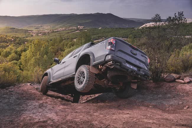 Với mỗi thị trường, một loại động cơ khác nhau, việc Ford Ranger Raptor 2023 sắp ra mắt tại Việt Nam đã khiến cộng đồng đặt ra nhiều câu hỏi - Ảnh 9.