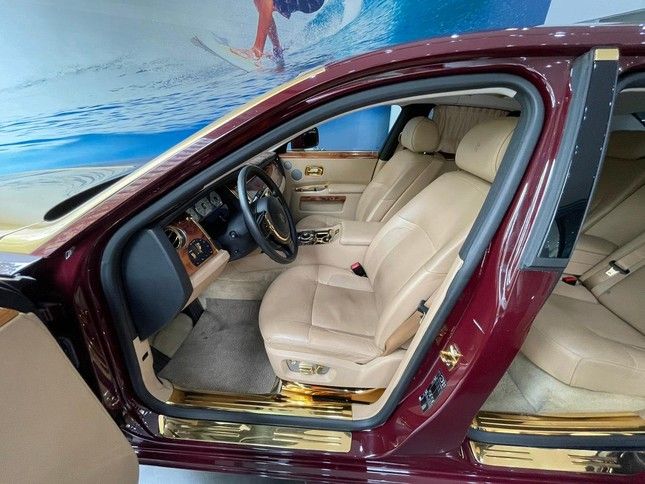 Xuất hiện siêu xe Rolls-Royce mạ vàng của doanh nhân Trịnh Văn Quyết trước thời điểm đấu giá - Hình 3.