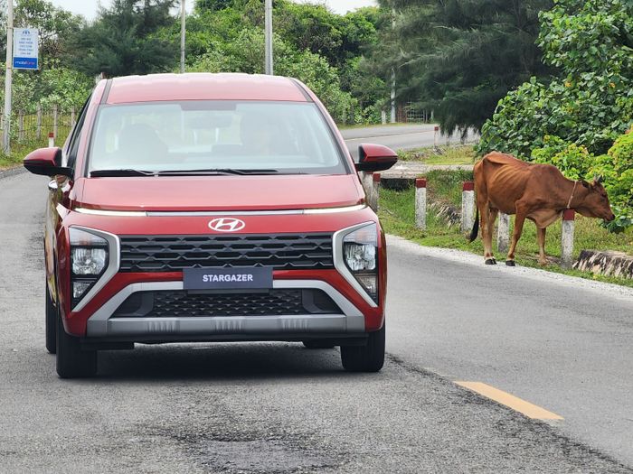 Hyundai Stargazer lần đầu tiên xuất hiện tại Việt Nam - MPV 'hot' đấu Xpander sẽ ra mắt vào tháng 10 này - Ảnh 1.