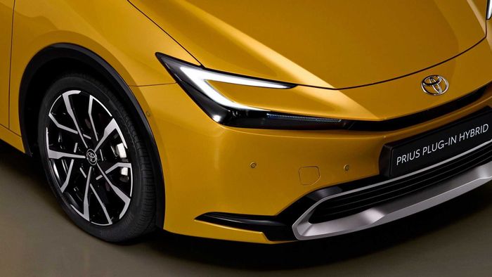 Toyota Prius 2023 ra mắt: Khác biệt đến mức không thể nhận ra đây là một chiếc xe Toyota nữa - Hình 8.